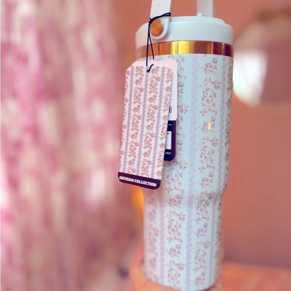 🎀✨🩵 LoveShackFancy Vibes Baby Blue, Flower, Gold tumbler. - Picture 1 of 3